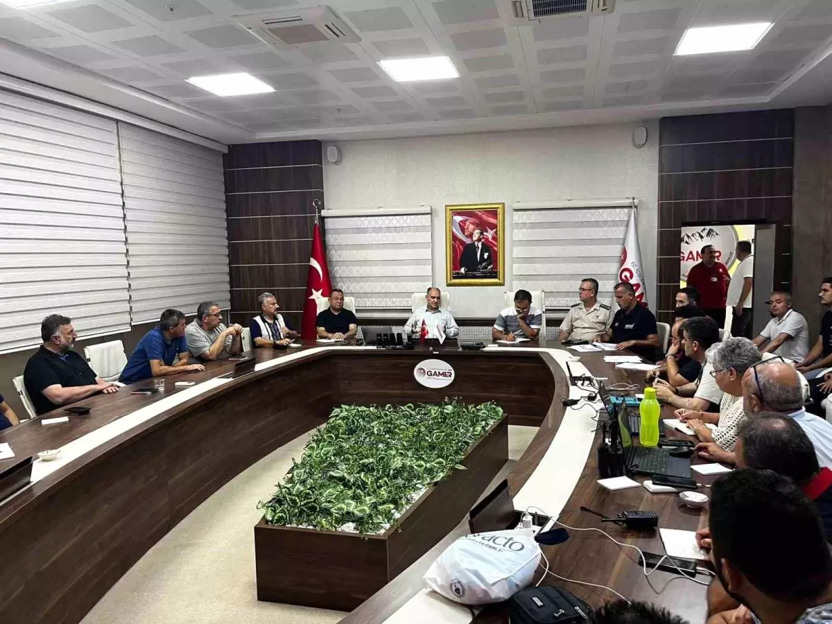 Manisa'da 6.1 Büyüklüğünde Deprem, Kriz Yönetimi Hızla Devreye Alındı