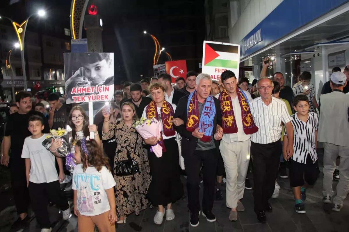 Of'ta bıçaklı saldırıda hayatını kaybeden Mattia Ahmet Minguzzi için yürüyüş düzenlendi