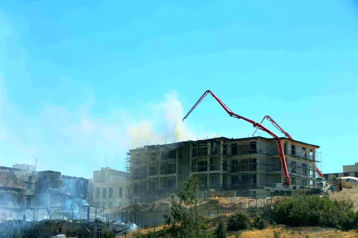 Kahramanmaraş'ta İnşaat Alanında Yangın