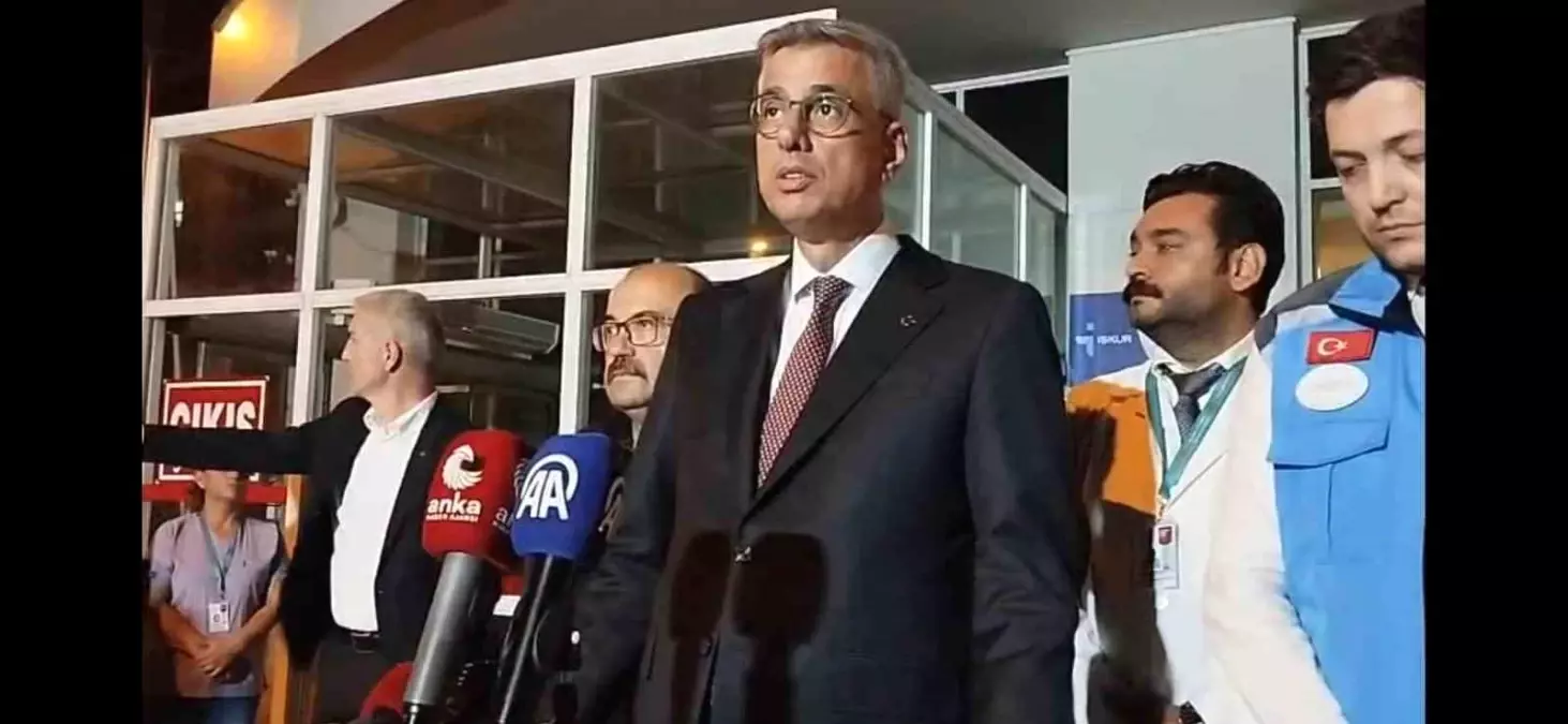 Sağlık Bakanı Balıkesir'deki Depremin Yaralılarını Ziyaret Etti