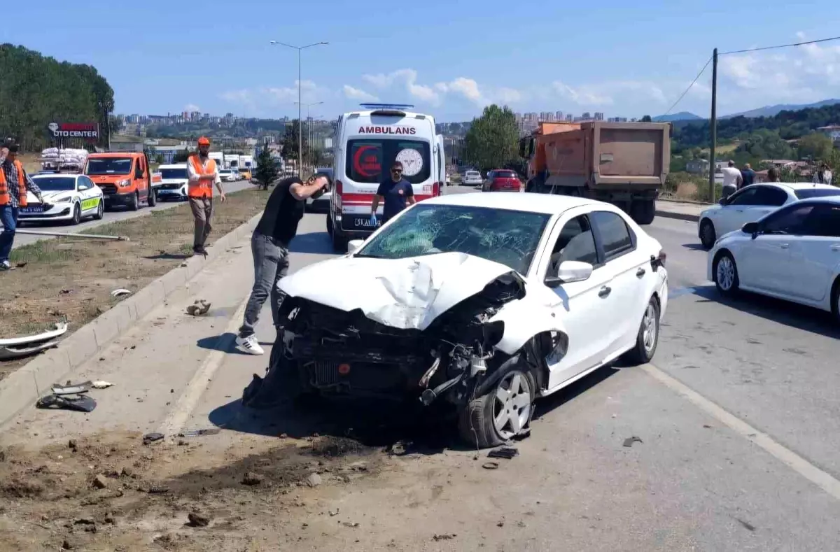 Samsun'da Trafik Kazası: 3 Yaralı