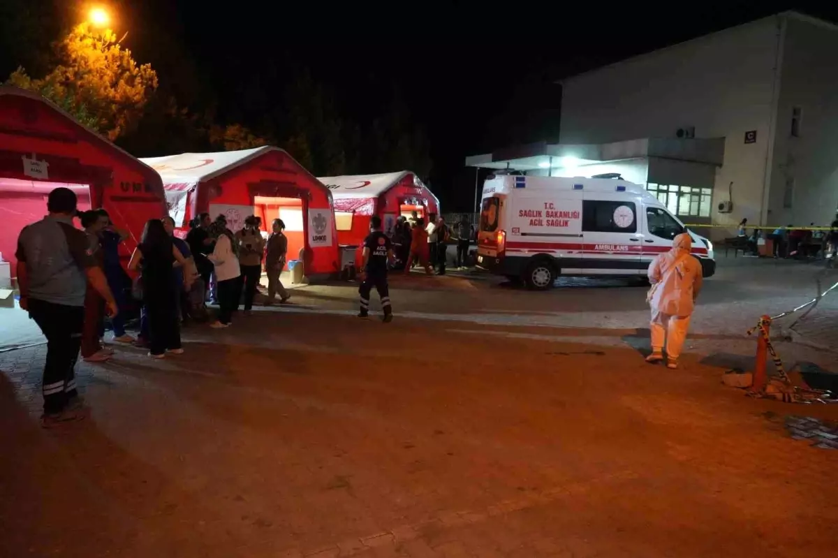 Sındırgı’da 6,1 Büyüklüğünde Deprem: Hastalar Nakledildi, Vatandaşlar Stadyumda Geceyi Geçirdi