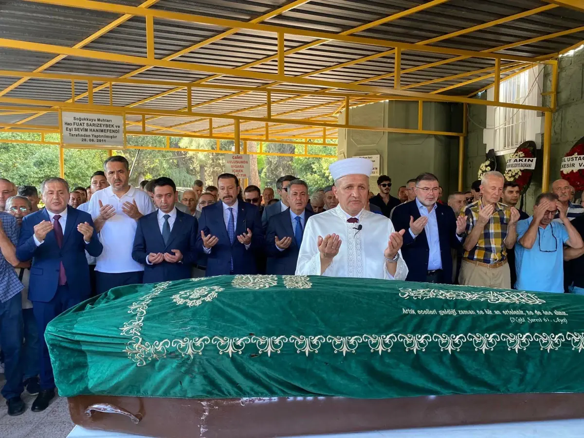 Nihat Önbaş, İzmir'de Son Yolculuğuna Uğurlandı