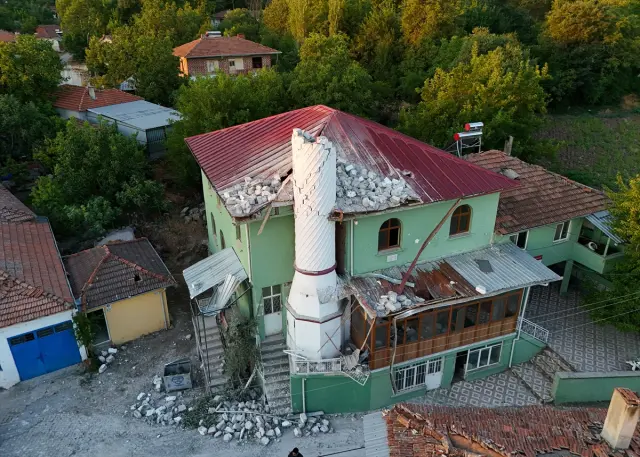 sindirgida daki depremde yikilan binayla ilgili 18936033 9188 m