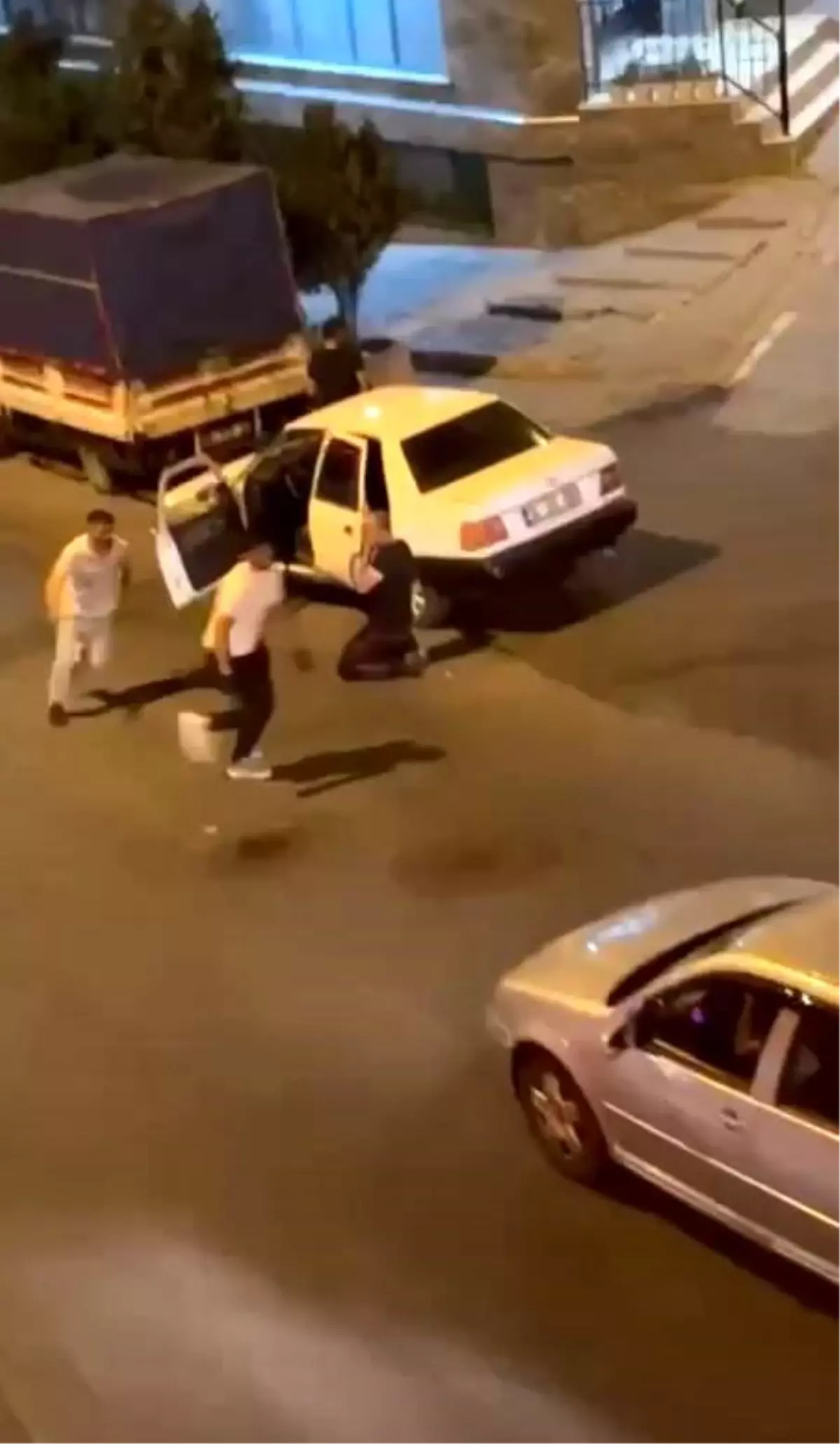 İstanbul'da Sokak Ortasında Bıçaklı Kovalamaca