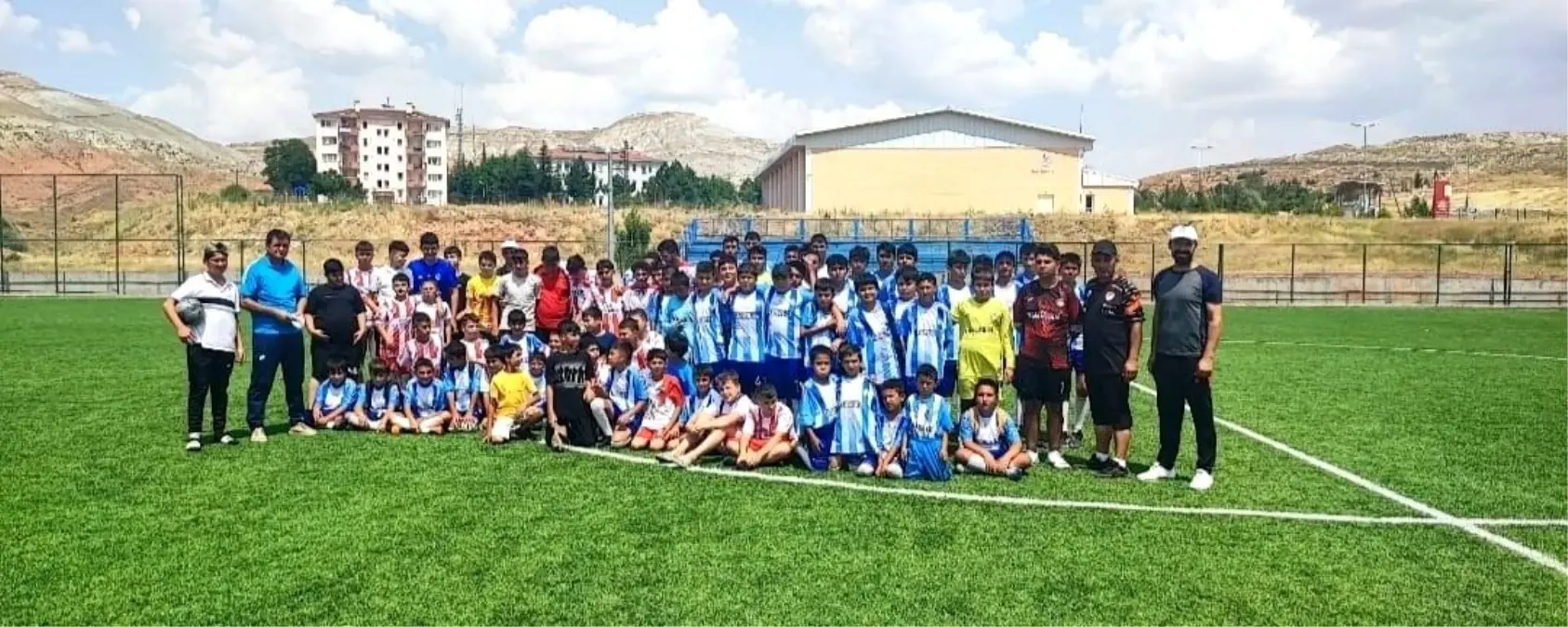 Akkışla'da Yaz Futbol Kursu Etkinliği Düzenlendi