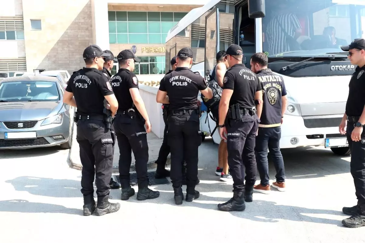 Antalya'da Eş Zamanlı Operasyon: 125 Kişi Yakalandı