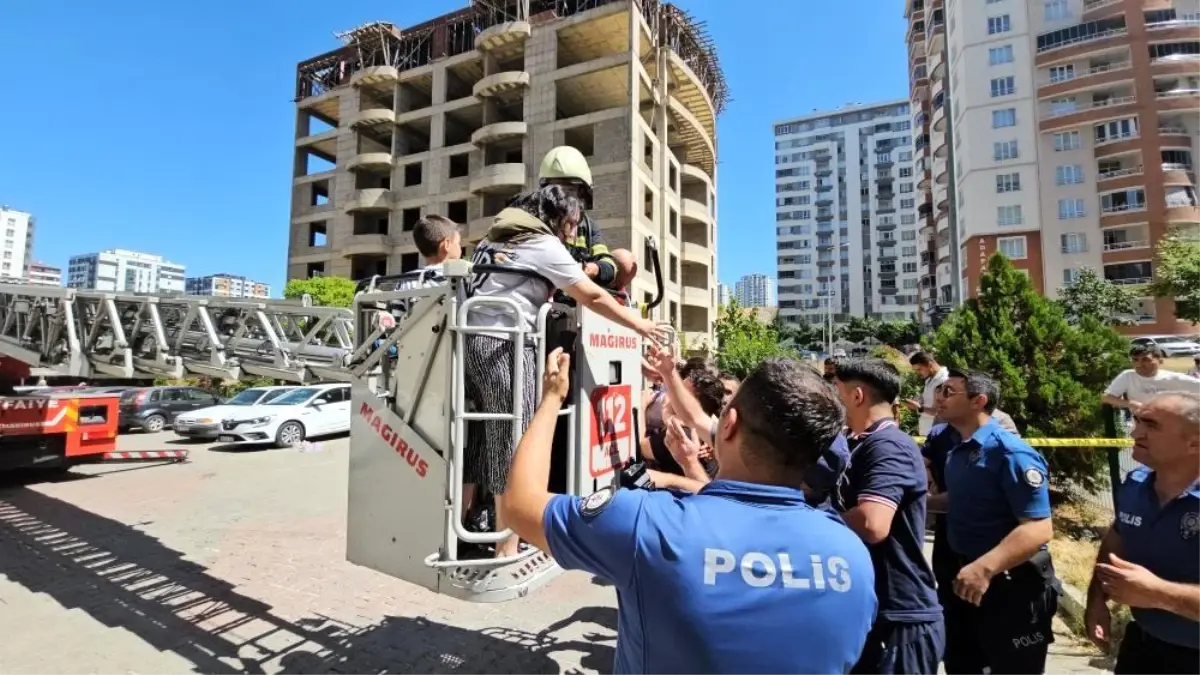 Kayseri'de 30 Kişi Tahliye Edildi: Yangın Elektrik Tesisatından Çıktı