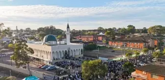 Cuma namazı için hoparlörlerden ezan okuma girişimi ülkeyi karıştırdı