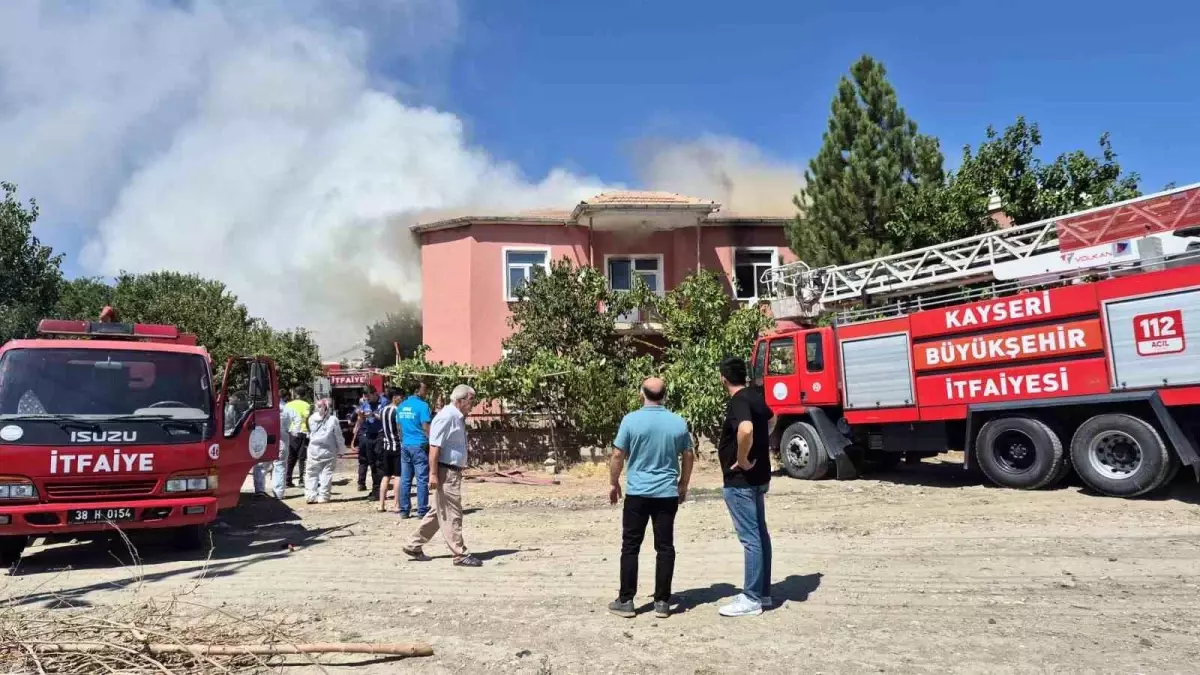 Kayseri'de Depoda Yangın Çıktı