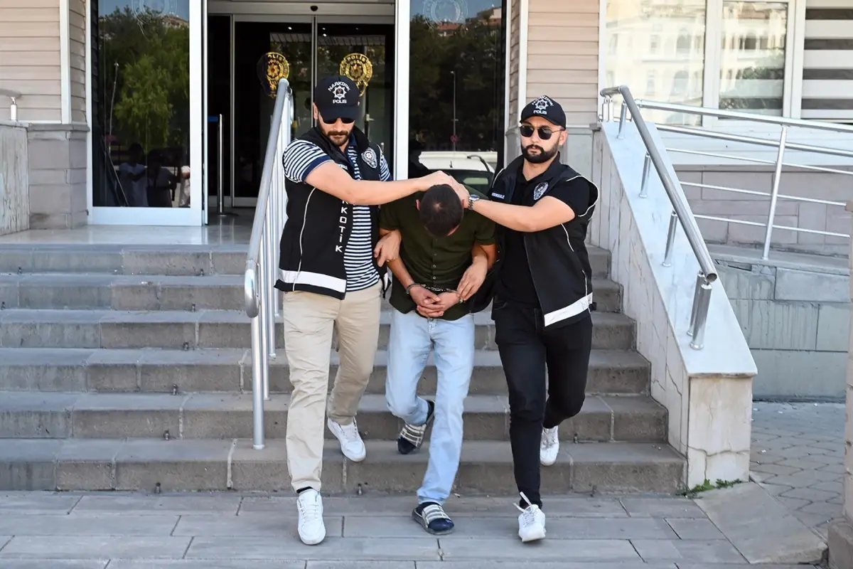 Doktorların bilgilerini ele geçirip kutu kutu ilaç yazmış