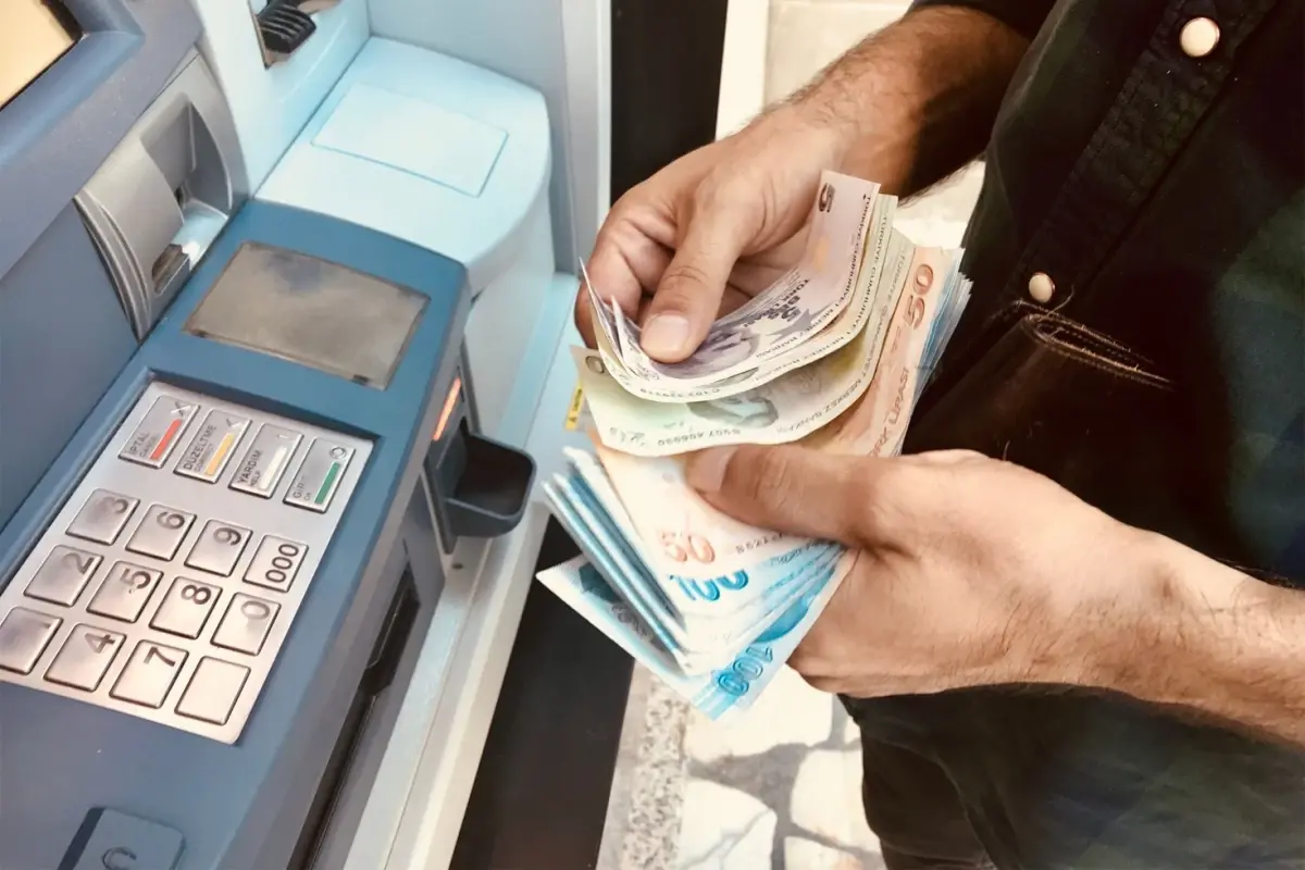 Dünyanın en büyük bankası, Türkiye'deki şubelerinin yarısını kapatıyor
