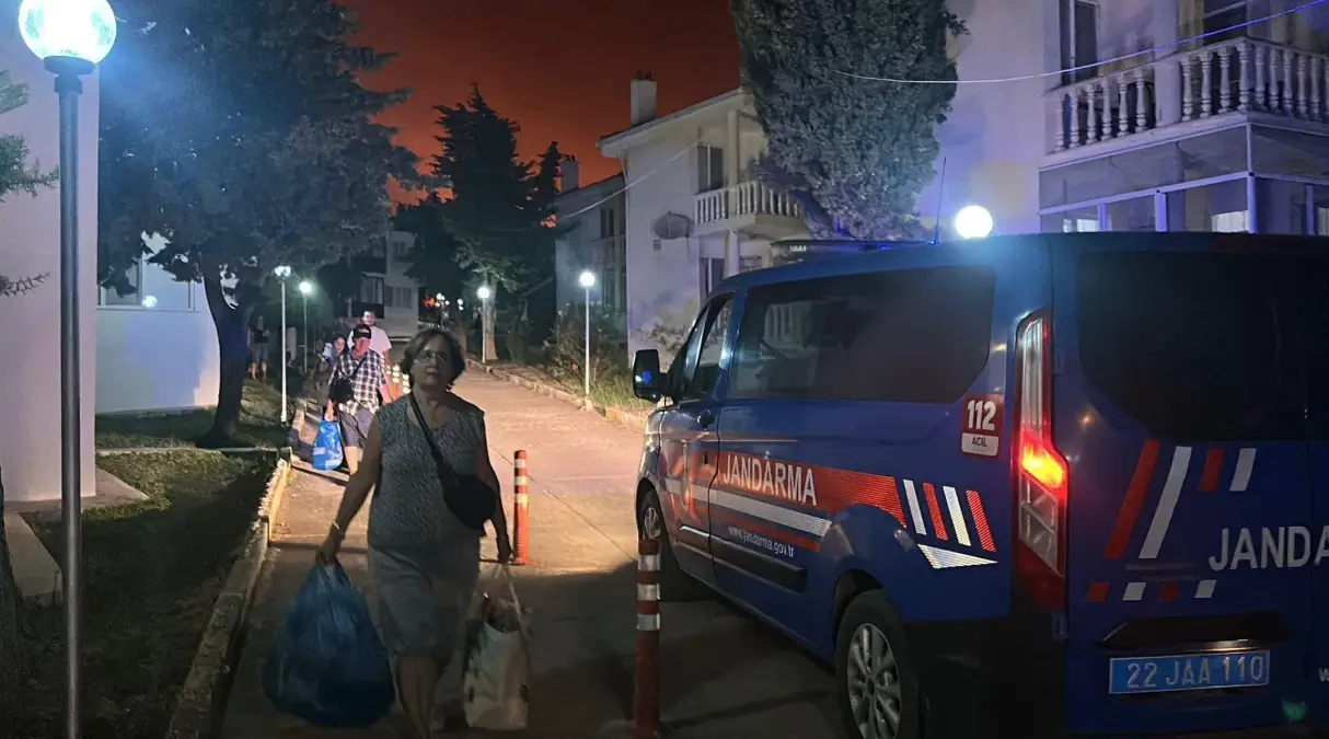 Edirne'de Orman Yangını: Tahliye Çalışmaları Devam Ediyor