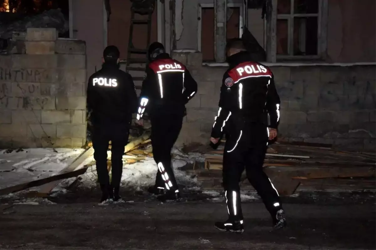 Erzincan'da Kovalamaca Sonucu Esrar Ele Geçirildi