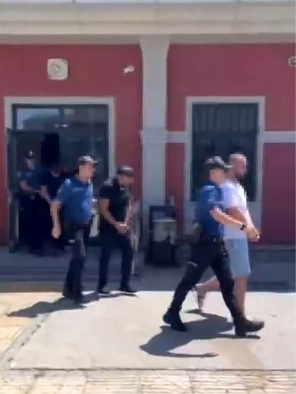 Esenyurt'ta Polise Saldıran Şahıslar Tutuklandı