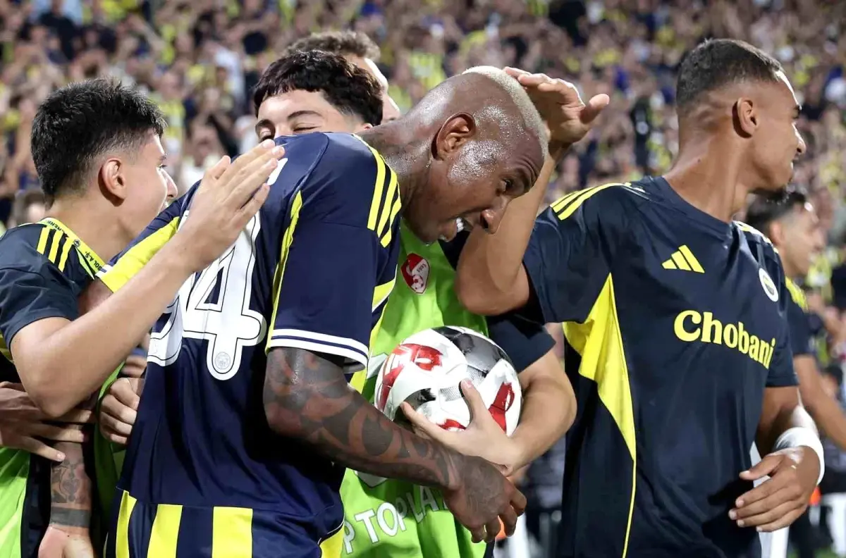 Fenerbahçe, Feyenoord'u 5-2 Mağlup Ederek Play-off Turuna Yükseldi