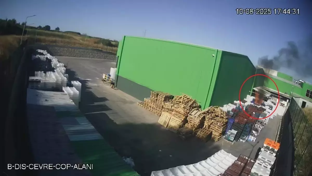 Süt Ürünleri Fabrikasındaki Yangında İki Elektrik Teknisyeni Hayatını Kaybetti
