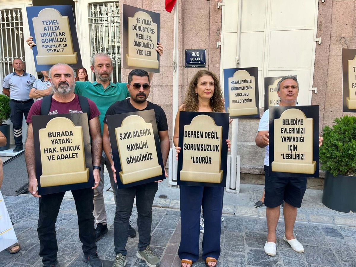 İzmir'de Kentsel Dönüşüm Mağdurları Basın Açıklaması Yaptı