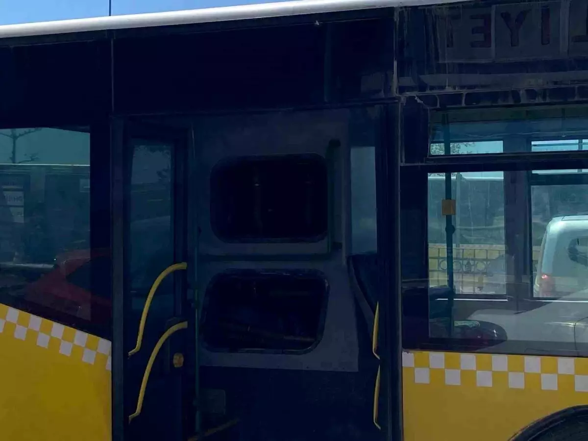 Kadıköy'de İETT Otobüsünde Yangın Paniği