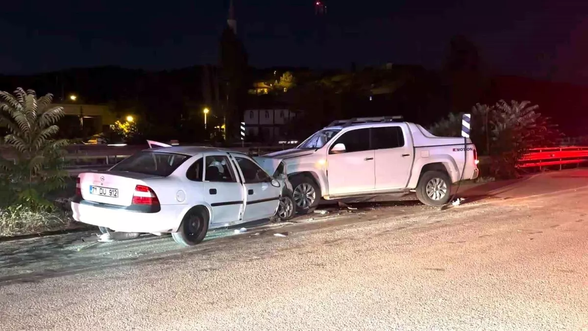 Kırıkkale'de Trafik Kazası: 3 Yaralı