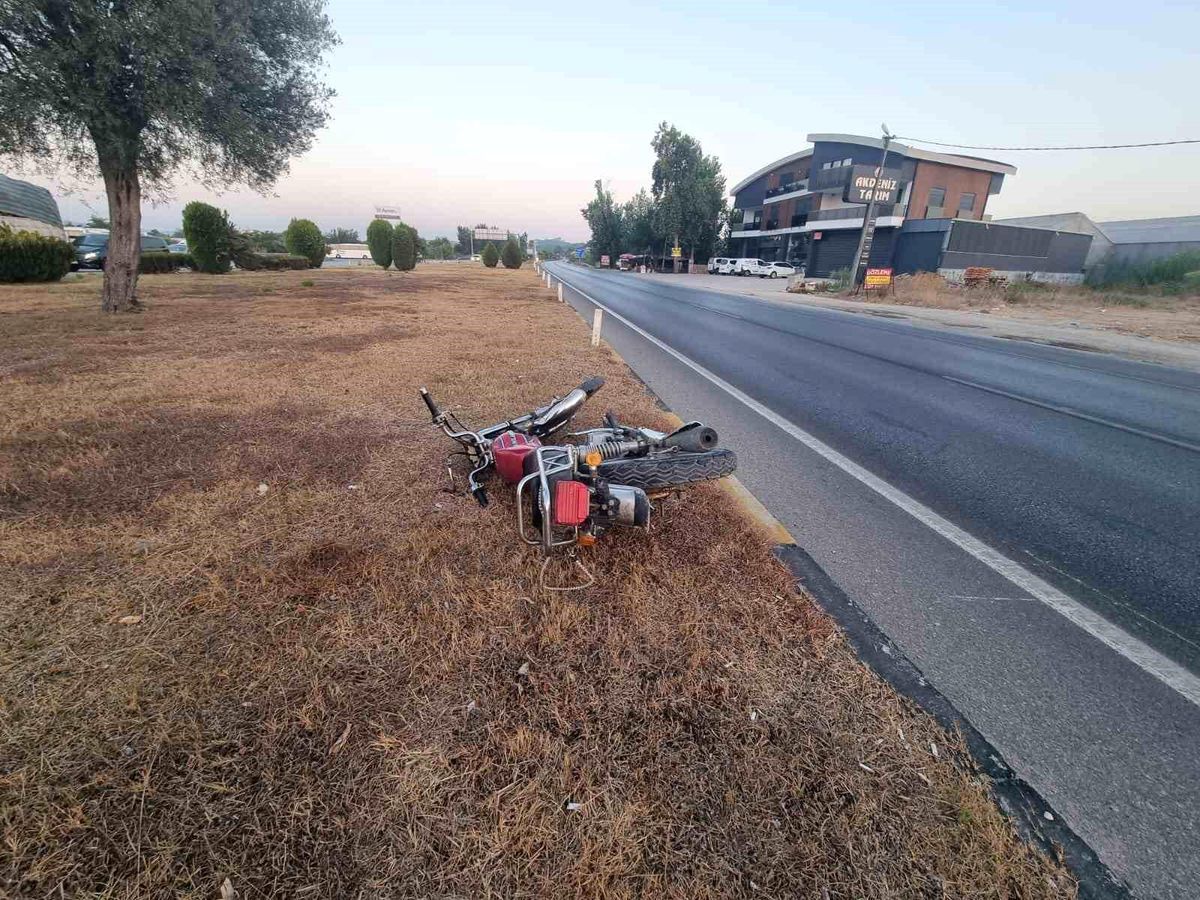 Antalya'da Kırmızı Işık İhlali Sonucu Trafik Kazası: Motosiklet Sürücüsü Hayatını Kaybetti