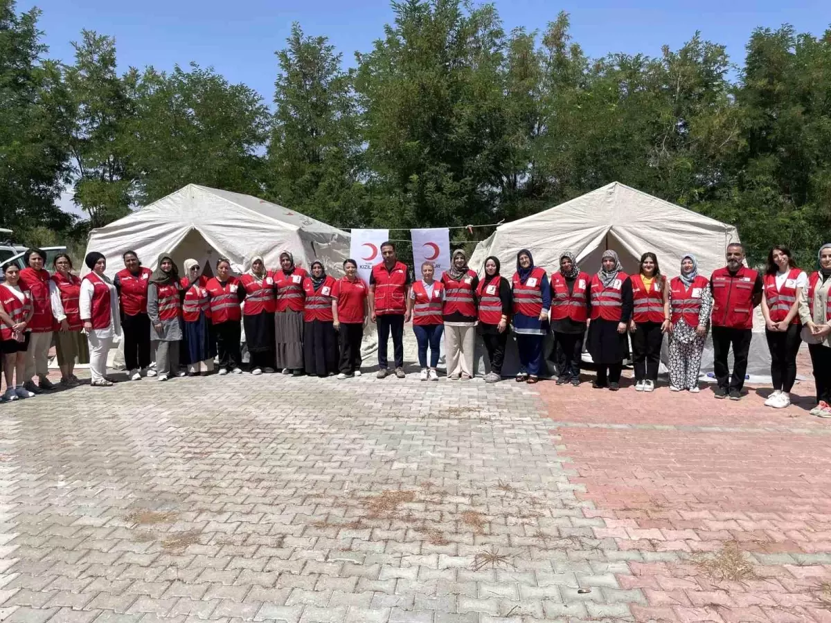 Merhamet Çınarları Kızılay Kadın Gönüllüleri Malazgirt'te