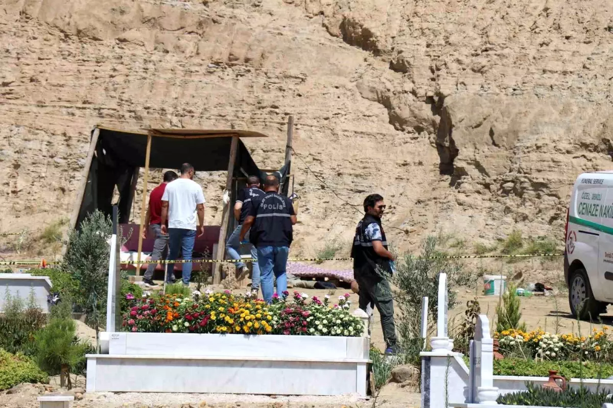 Denizli'de Mezarlıkta Yaşayan Adam Ölü Bulundu