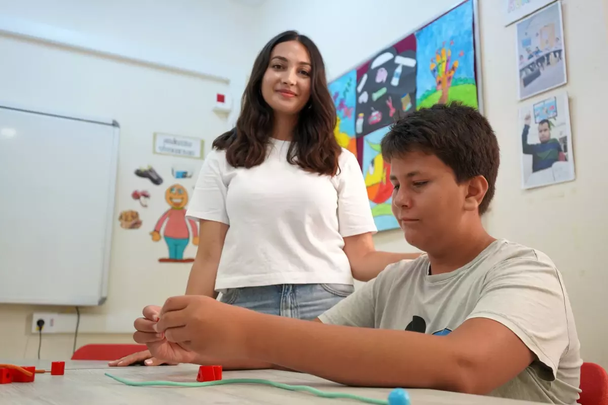 Antalya'daki Özel Eğitim Okulunda Yaz Dönemi Eğitimi Devam Ediyor