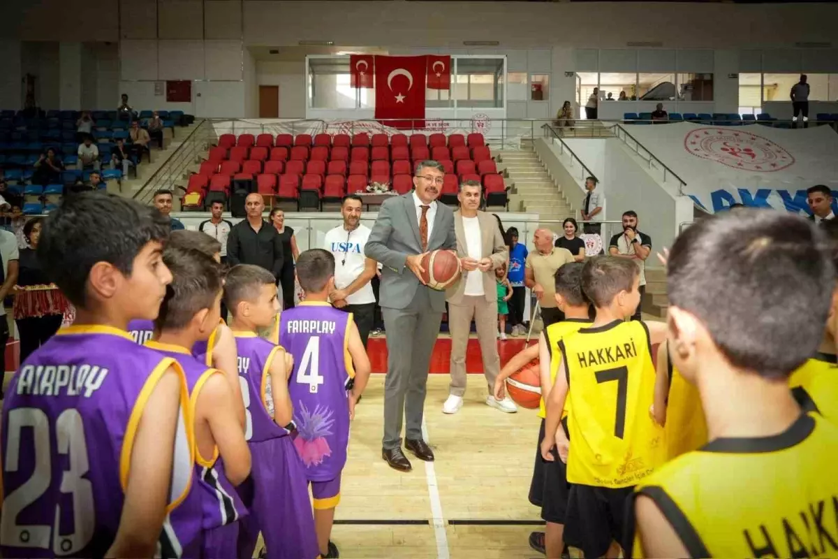 Hakkari'de Basketbol Teşvik Ligi Madalya Töreni Düzenlendi