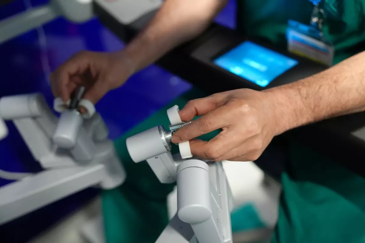 Robot Destekli Cerrahi ile Kesi Yeri Fıtığı Ameliyatlarında Yenilik