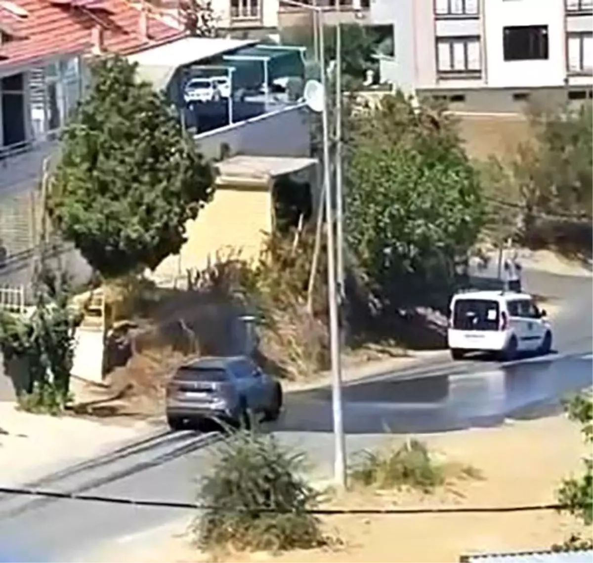 Süleymanpaşa'da Su Patlağı Sürücülere Araç Yıkama Fırsatı Sundurdu