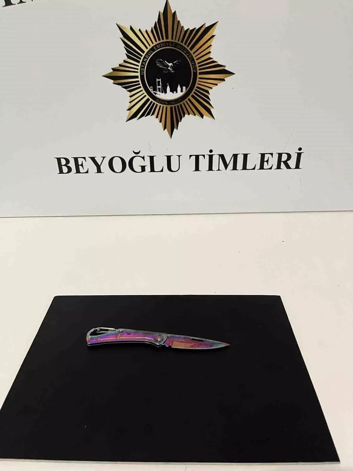 Taksim'de Kıskançlık Kavgası Bıçaklı Saldırıya Dönüştü