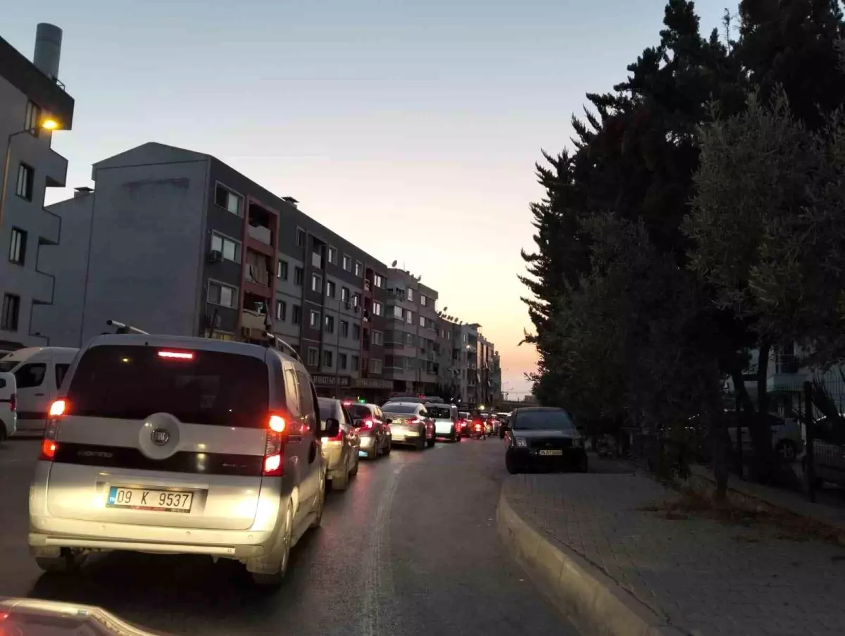 Kuşadası'nda Trafik Sorunları Artıyor