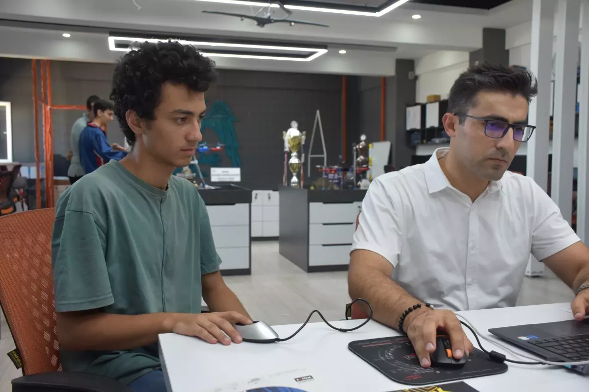 Üniversite adaylarına parmak izinden 'tercih' desteği