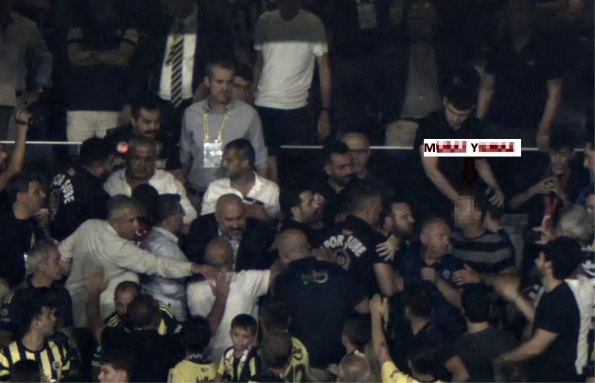 Fenerbahçe Başkanı Ali Koç'a Hakaret Eden Taraftara Seyirden Men Cezası