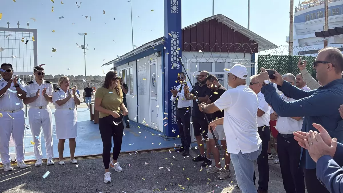 Amasra Limanı'na 79'uncu kez yanaşan kruvaziyer ile 995 Rus turist geldi
