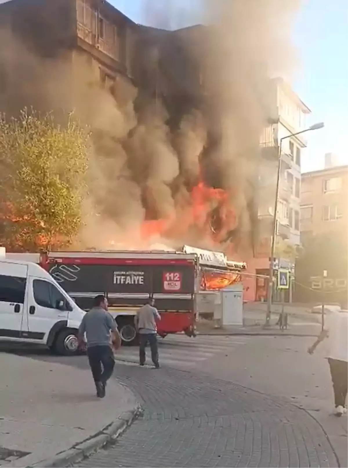 Ankara'da Avizeci Yangını: Zarara Yol Açtı