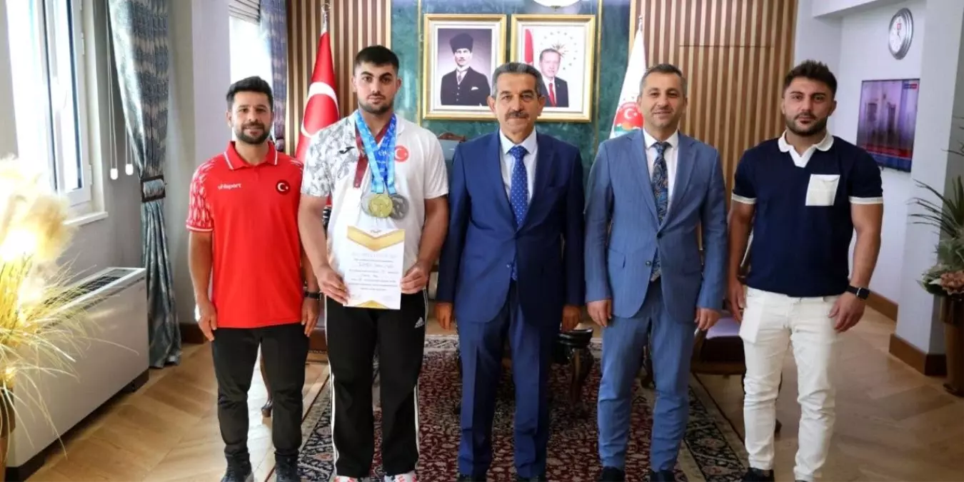 Şırnaklı Halterci Sefkan Sümen Avrupa ve Türkiye Rekorları Kırdı