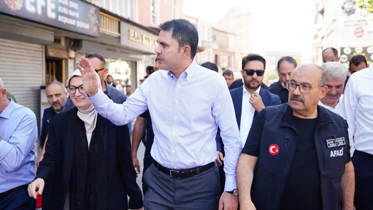 Bakan Kurum: Sındırgı'da Deprem Sonrası İnşaatlar 1,5 Ay İçinde Başlayacak