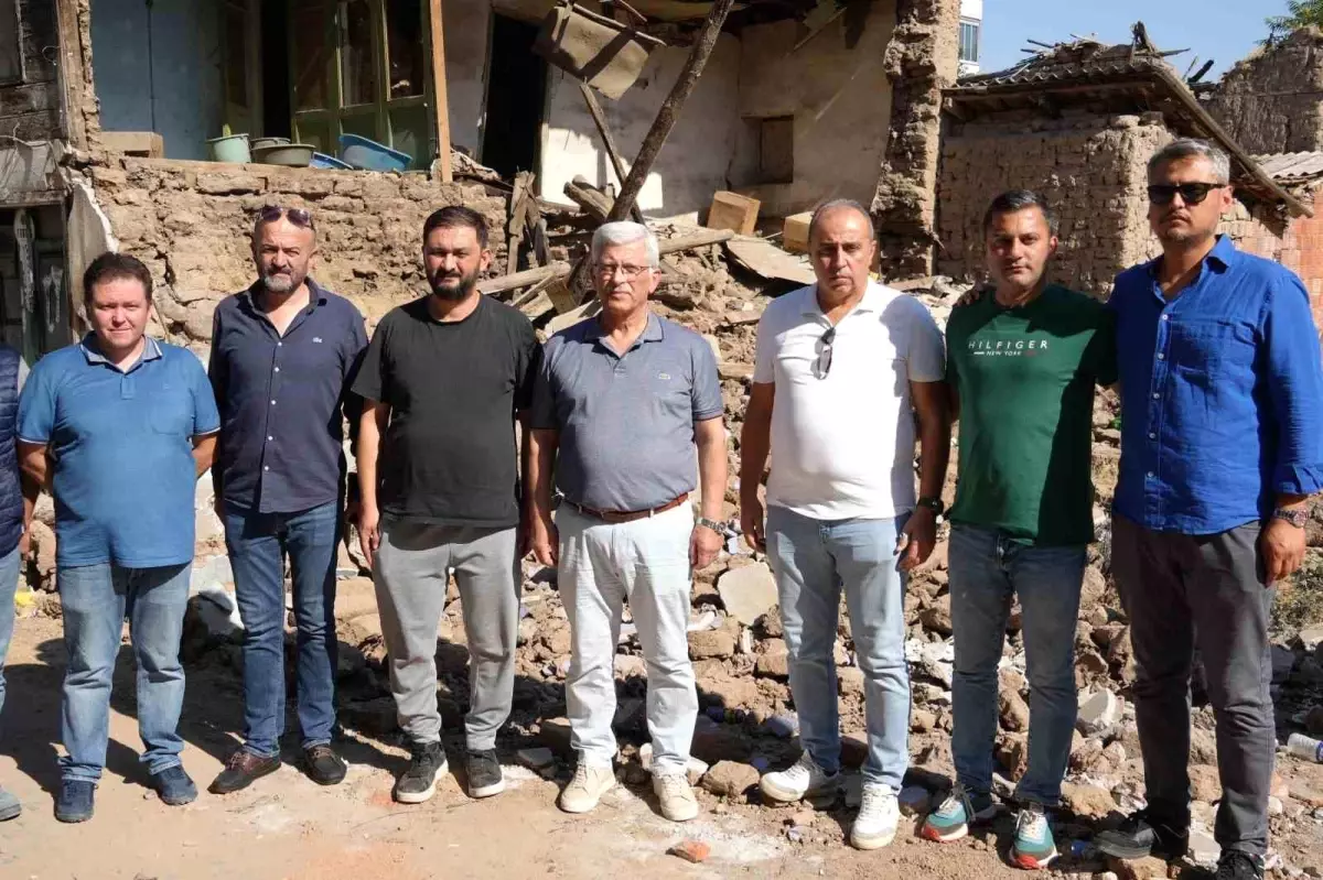 Ali Eroğlu Sındırgı'da Deprem Sonrası Hasar Tespiti Yaptı