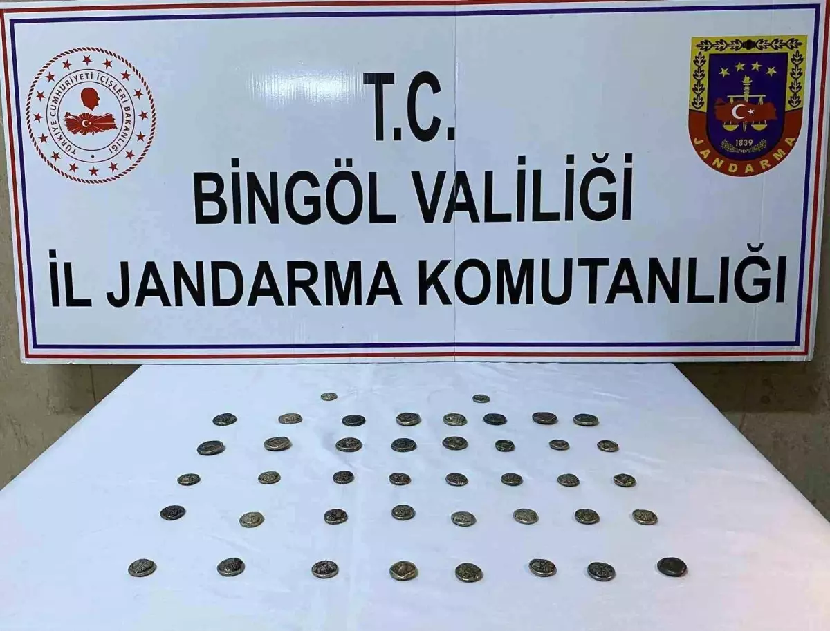 Bingöl'de Tarihi Eser Kaçakçılığına Geçit Yok: 42 Sikke Ele Geçirildi