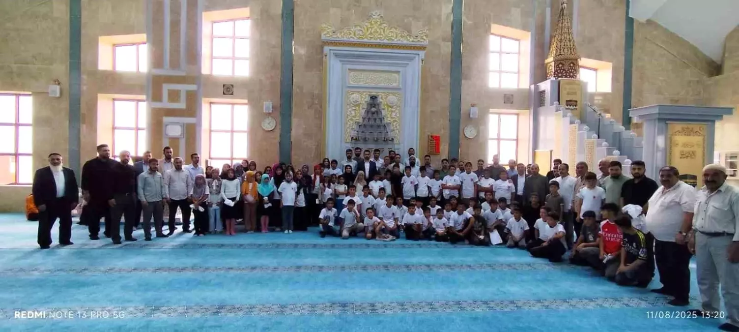 Çaldıran'da Hadis Ezberleme Yarışması Düzenlendi