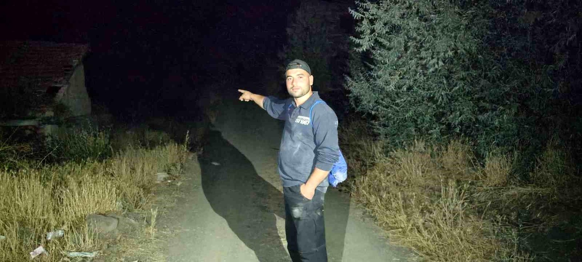 Cinli Köyde Geceleyen Maceraperest Anlarını Paylaştı
