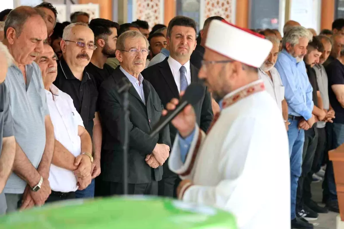Eski Bakan Abdüllatif Şener'in Ağabeyi Ragıp Şener Son Yolculuğuna Uğurlandı