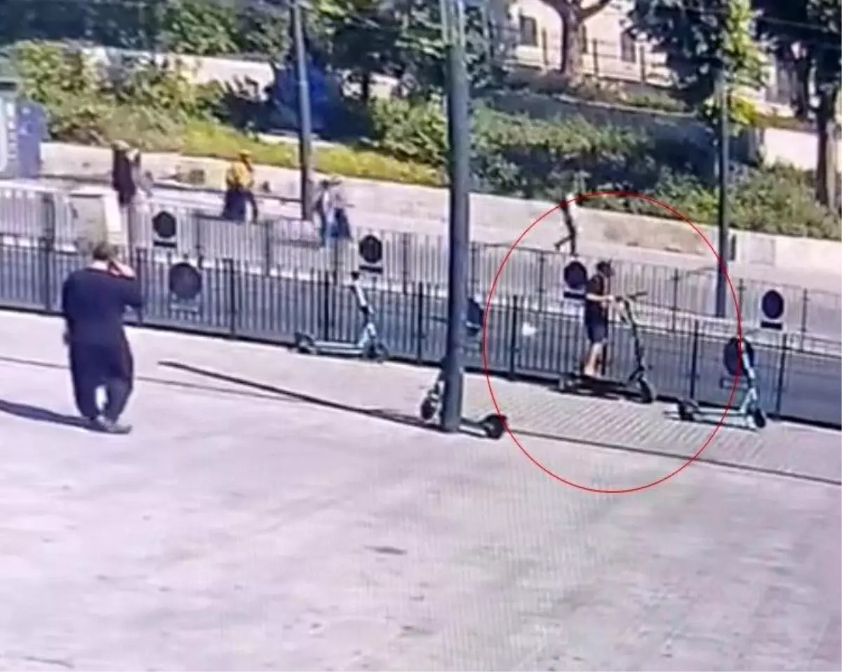 İstanbul'da Çocukların Scooter Hırsızlığı Güvenlik Kamerasında