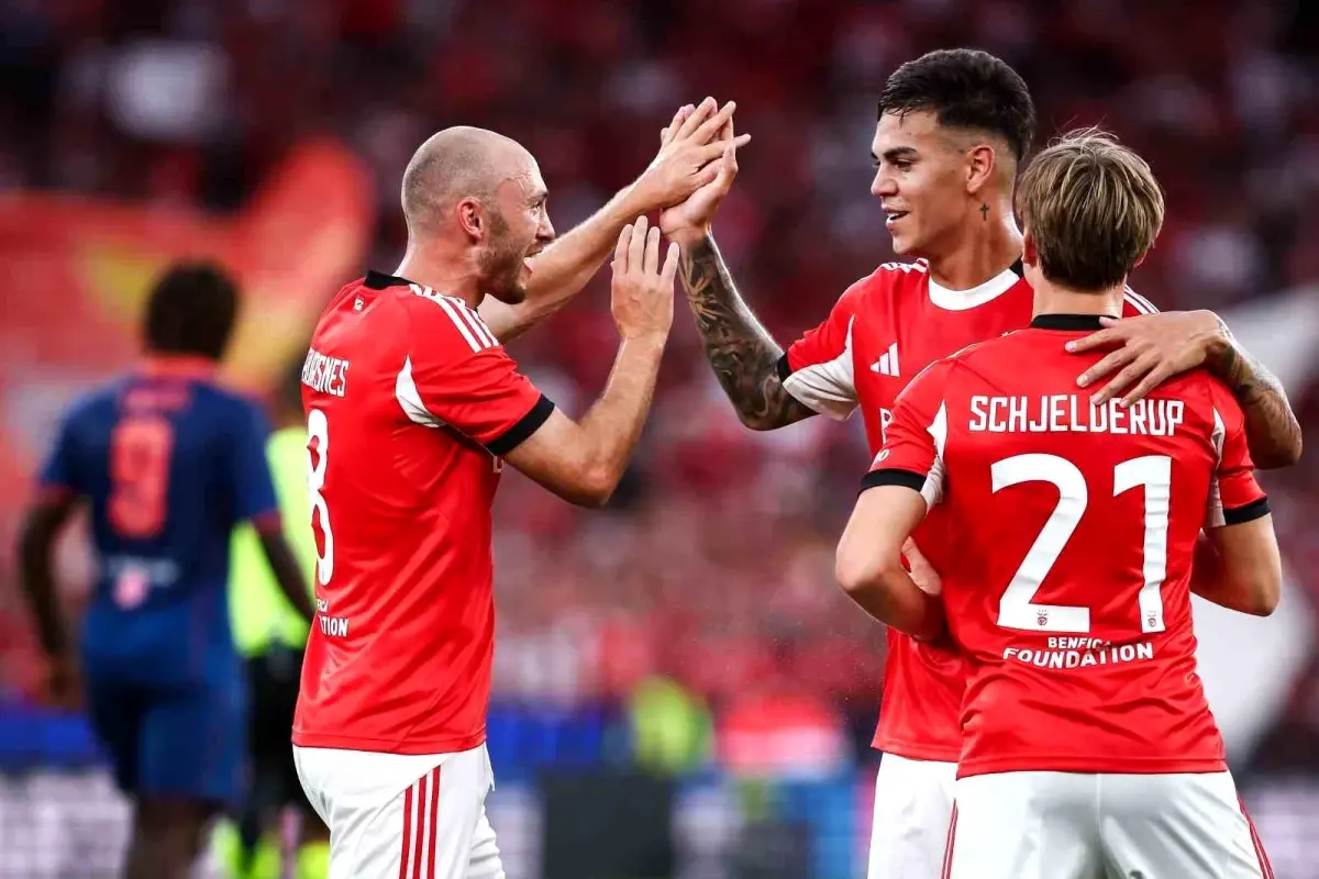 Fenerbahçe, Feyenoord'u Geçerek Benfica ile Karşılaşacak