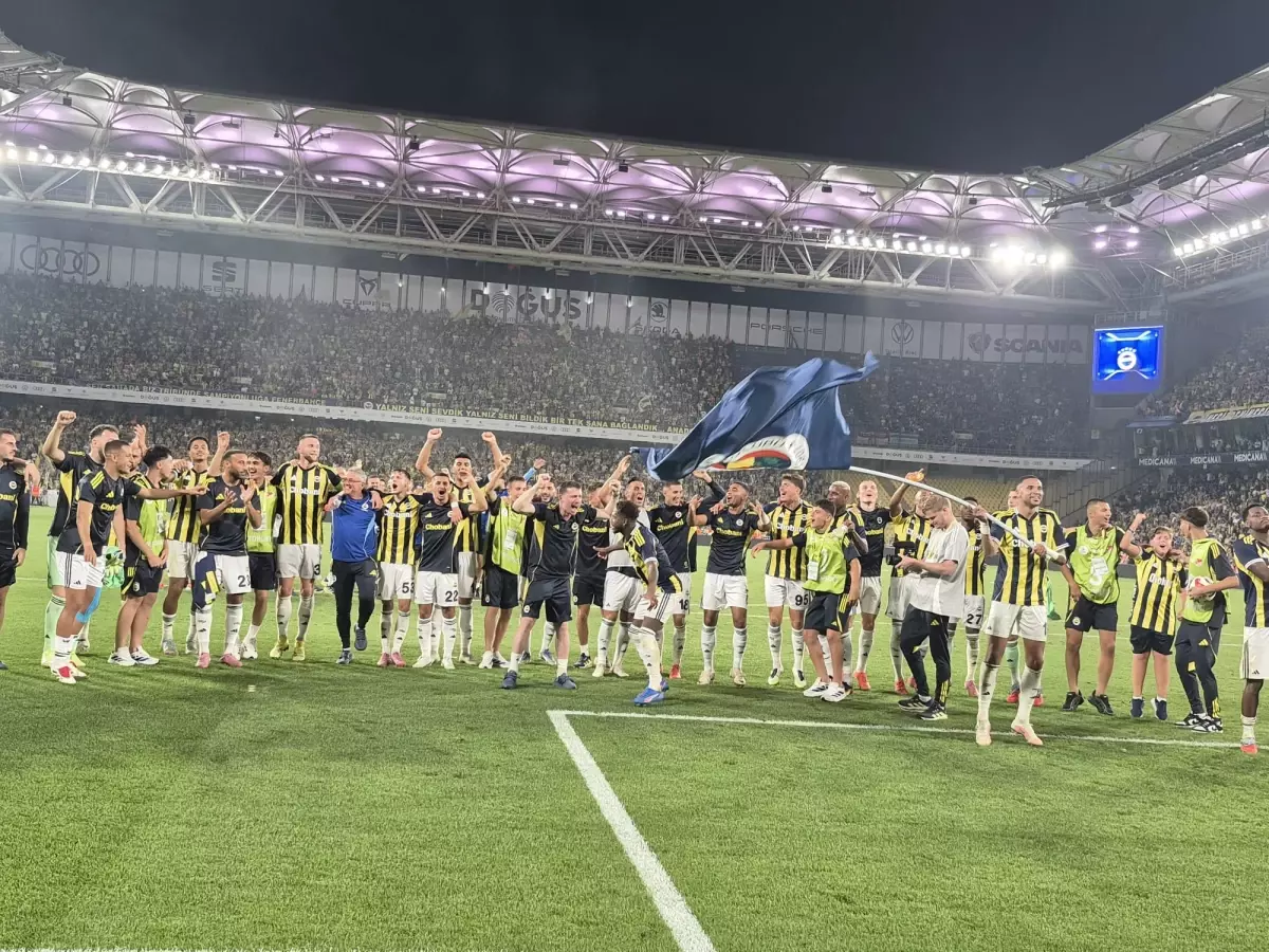 Fenerbahçe, Feyenoord'u 5-2 Yenerek Play-Off Turuna Yükseldi