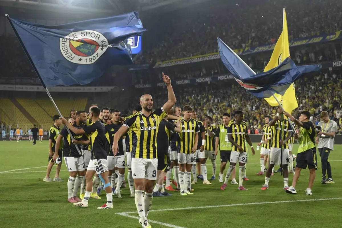 Fenerbahçe'ye kötü haber! Takımın yıldızı aylarca forma giyemeyebilir