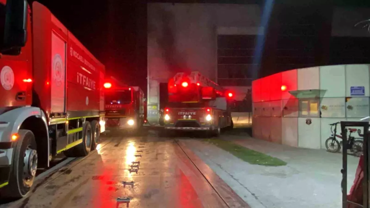 Kocaeli'de Geri Dönüşüm Fabrikasında Yangın Çıktı