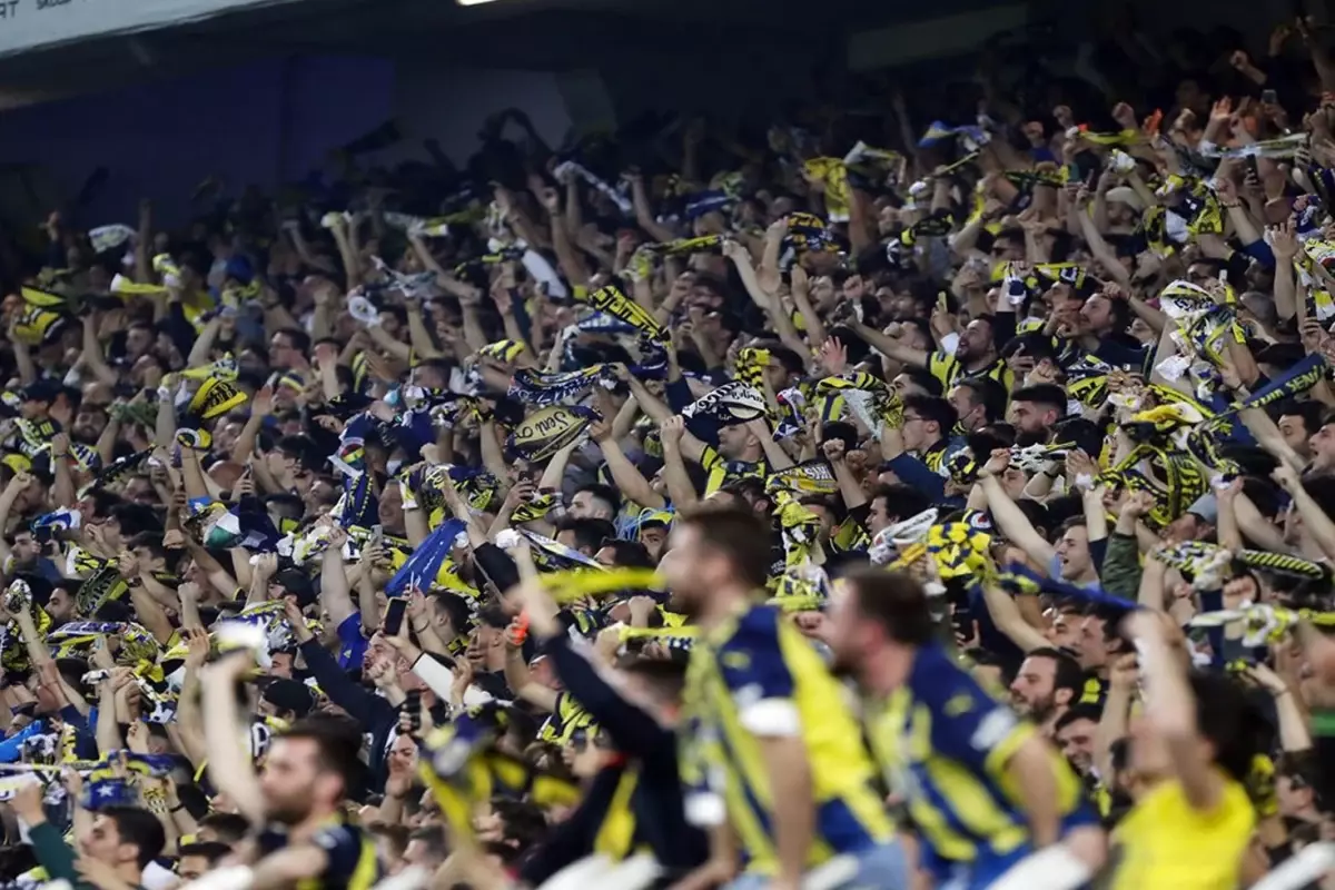 Kadıköy'de tarihi gece! Tribünlerden dünya rekoru
